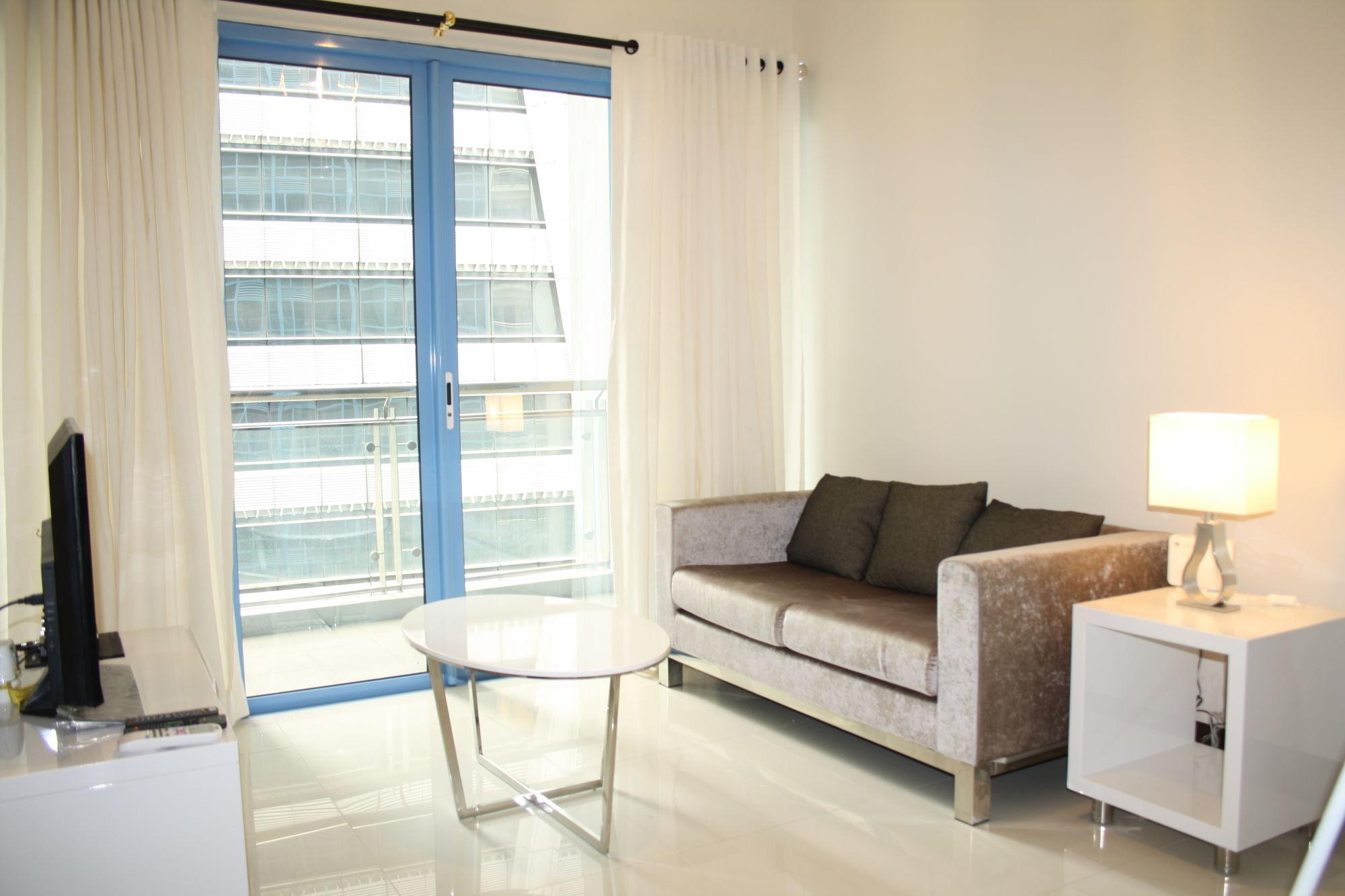 Csuites At Two Central Residences Makati City Esterno foto