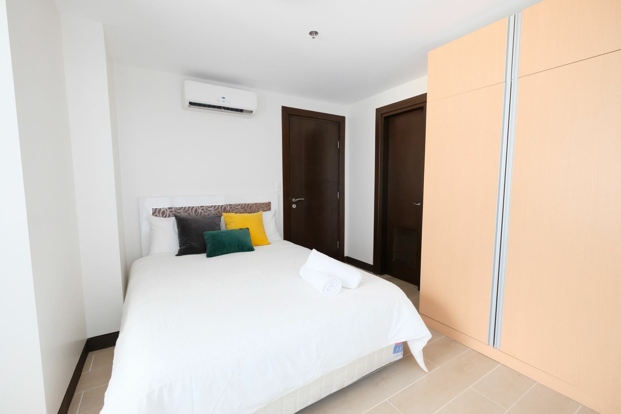 Csuites At Two Central Residences Makati City Esterno foto