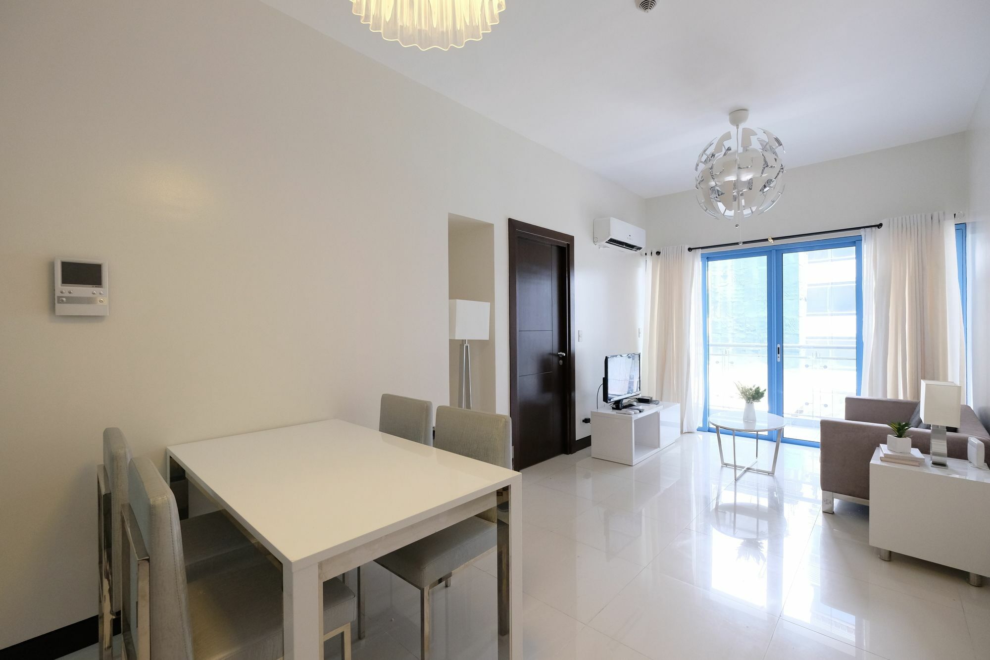 Csuites At Two Central Residences Makati City Esterno foto
