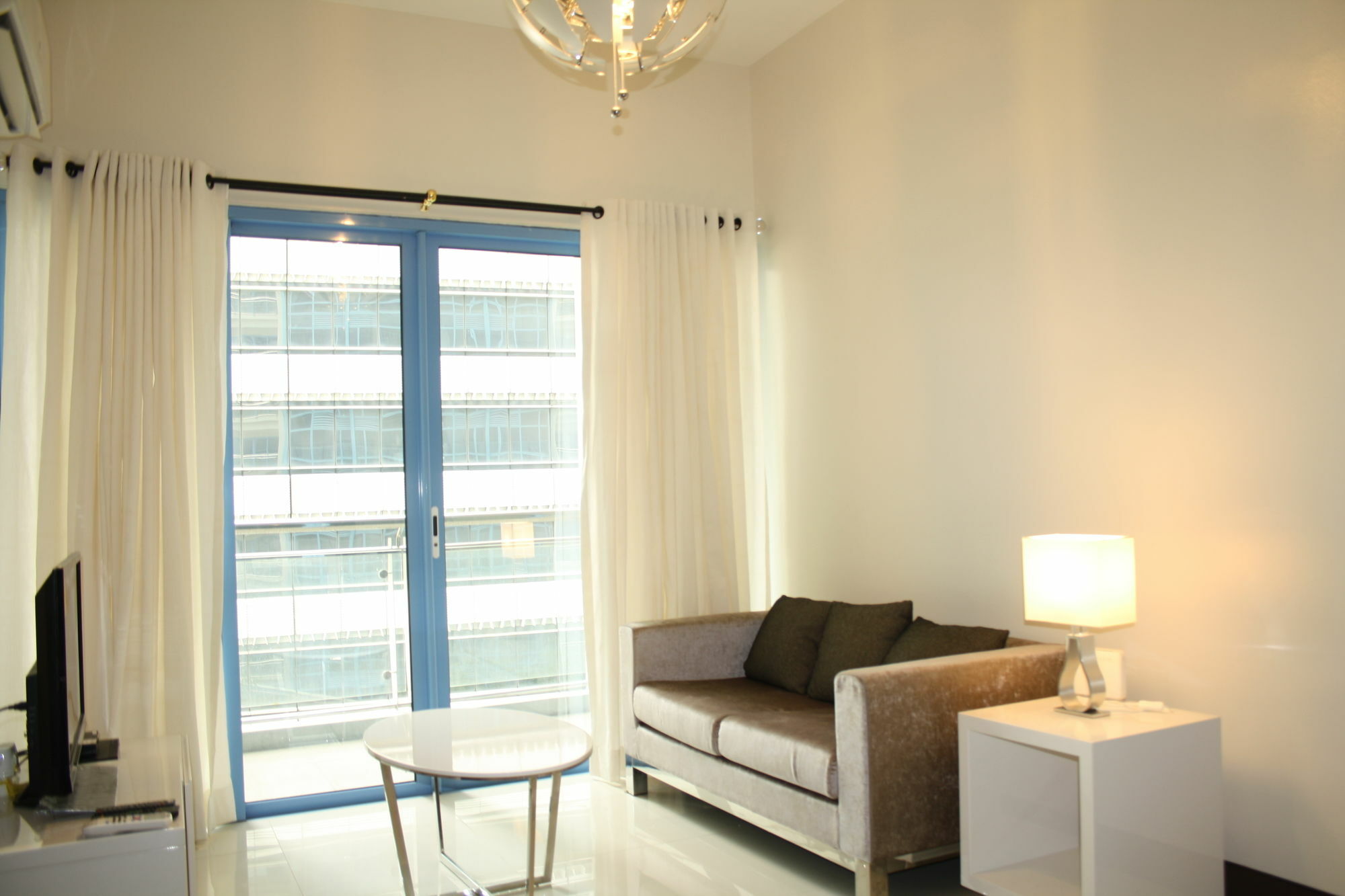 Csuites At Two Central Residences Makati City Esterno foto