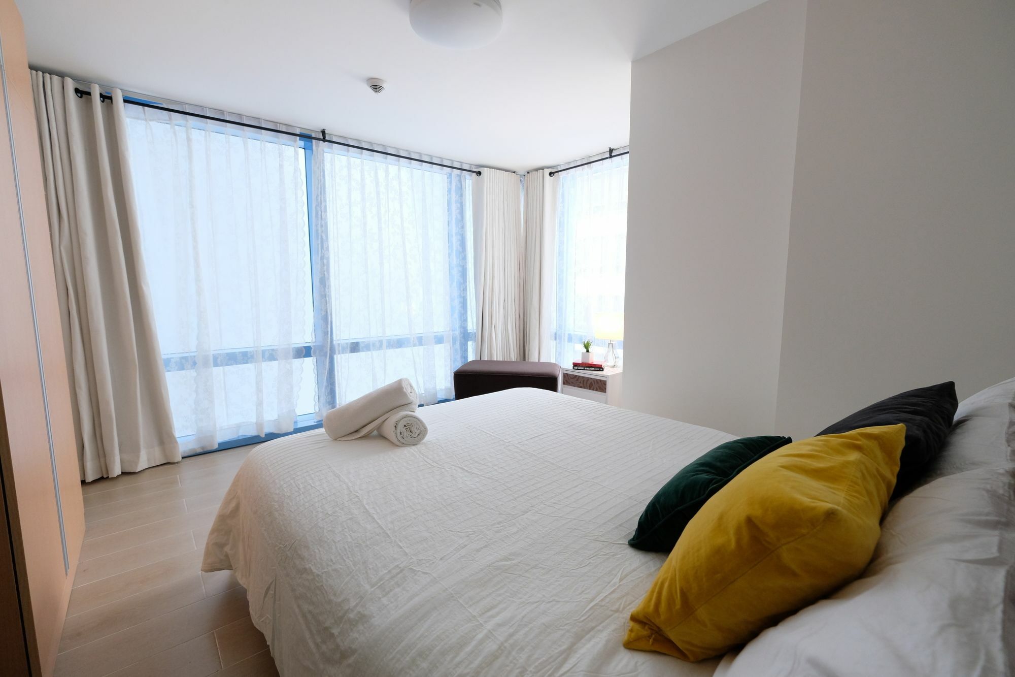 Csuites At Two Central Residences Makati City Esterno foto
