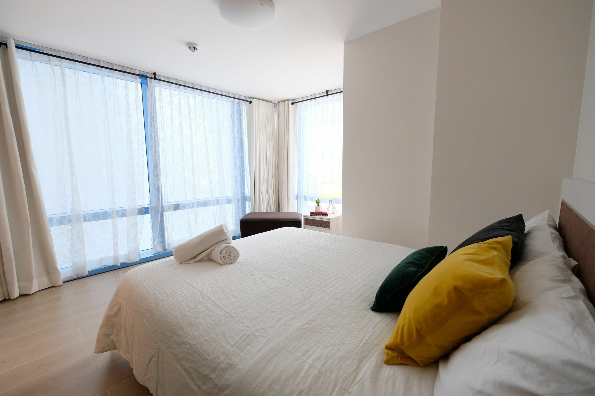Csuites At Two Central Residences Makati City Esterno foto