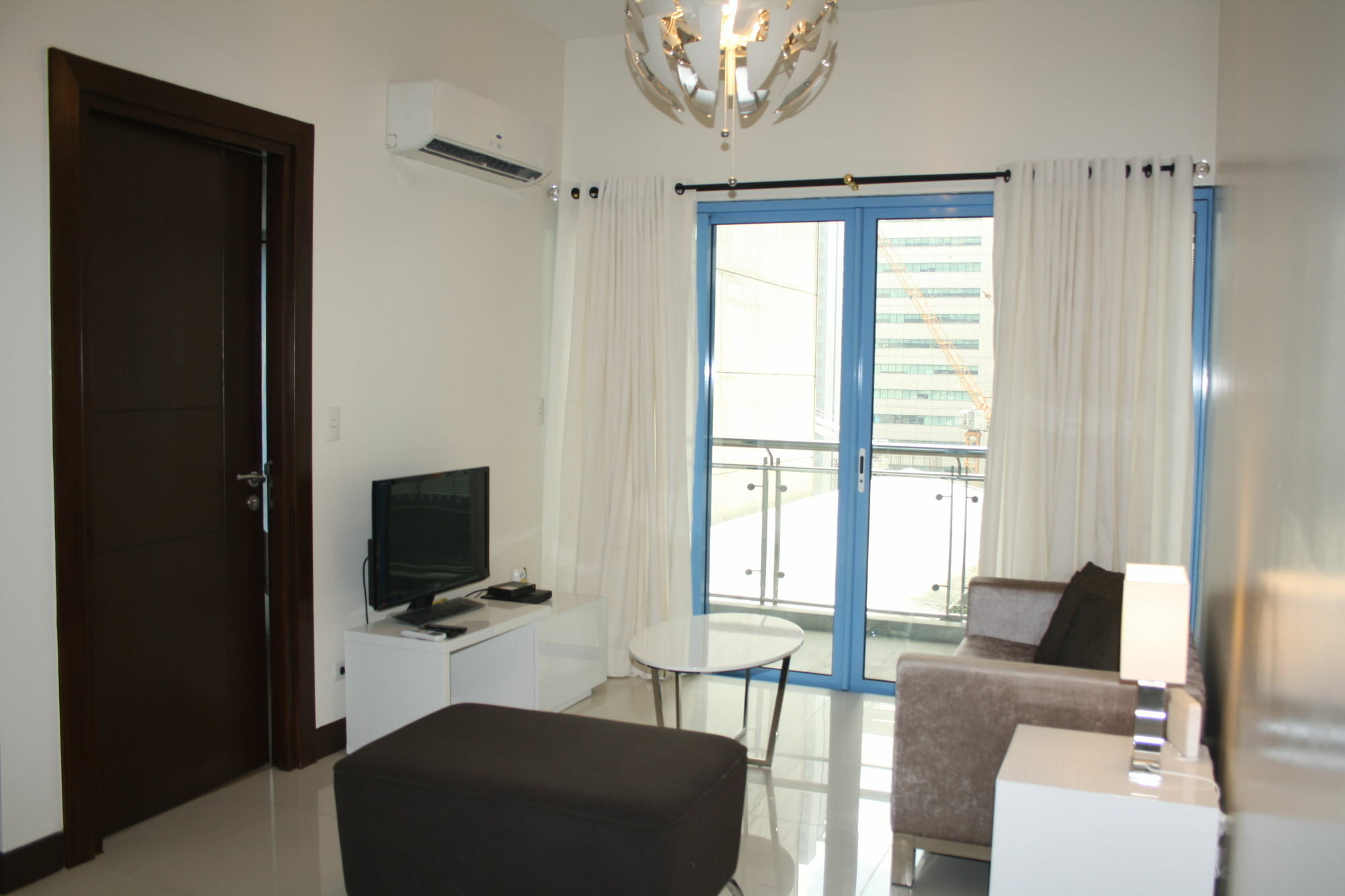 Csuites At Two Central Residences Makati City Esterno foto