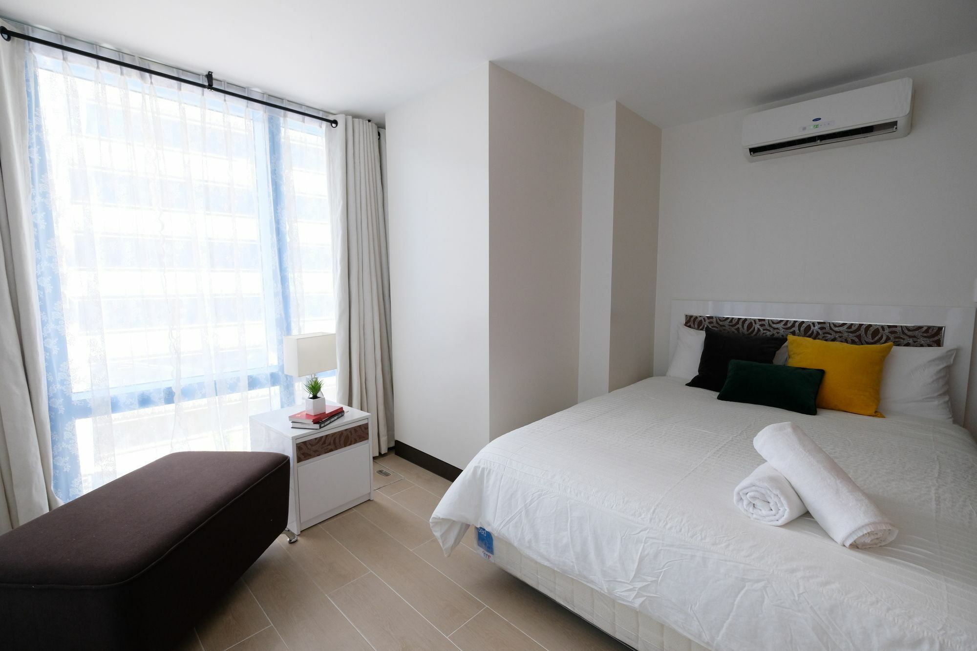 Csuites At Two Central Residences Makati City Esterno foto