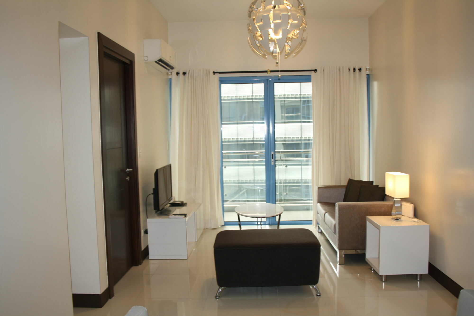 Csuites At Two Central Residences Makati City Esterno foto